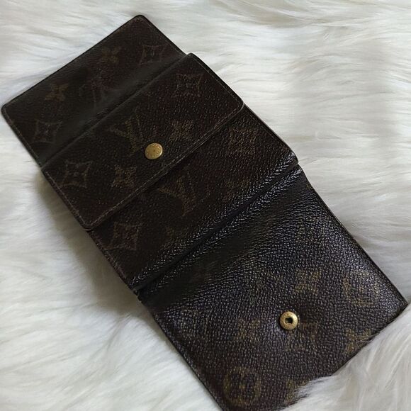 💯 Authentic Louis Vuitton Monogram Short Wallet 🍀 - Picture 5 of 16